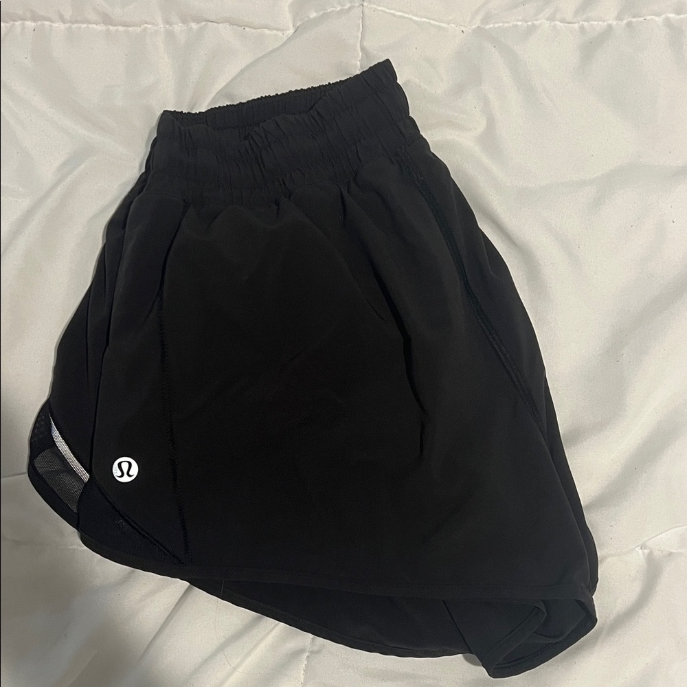 black lululemon size 8 hotty hot shorts